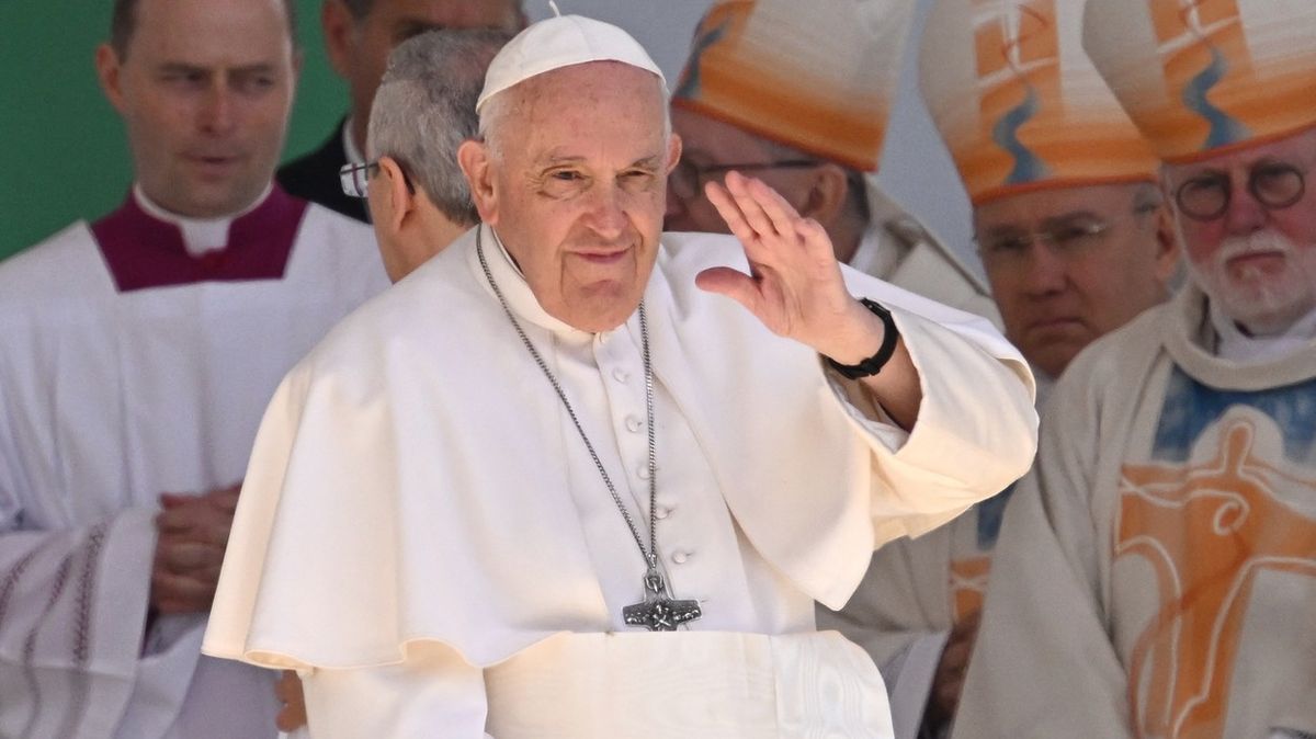 Foto: Papež odsloužil mši v Budapešti. Vyzval k jednotě